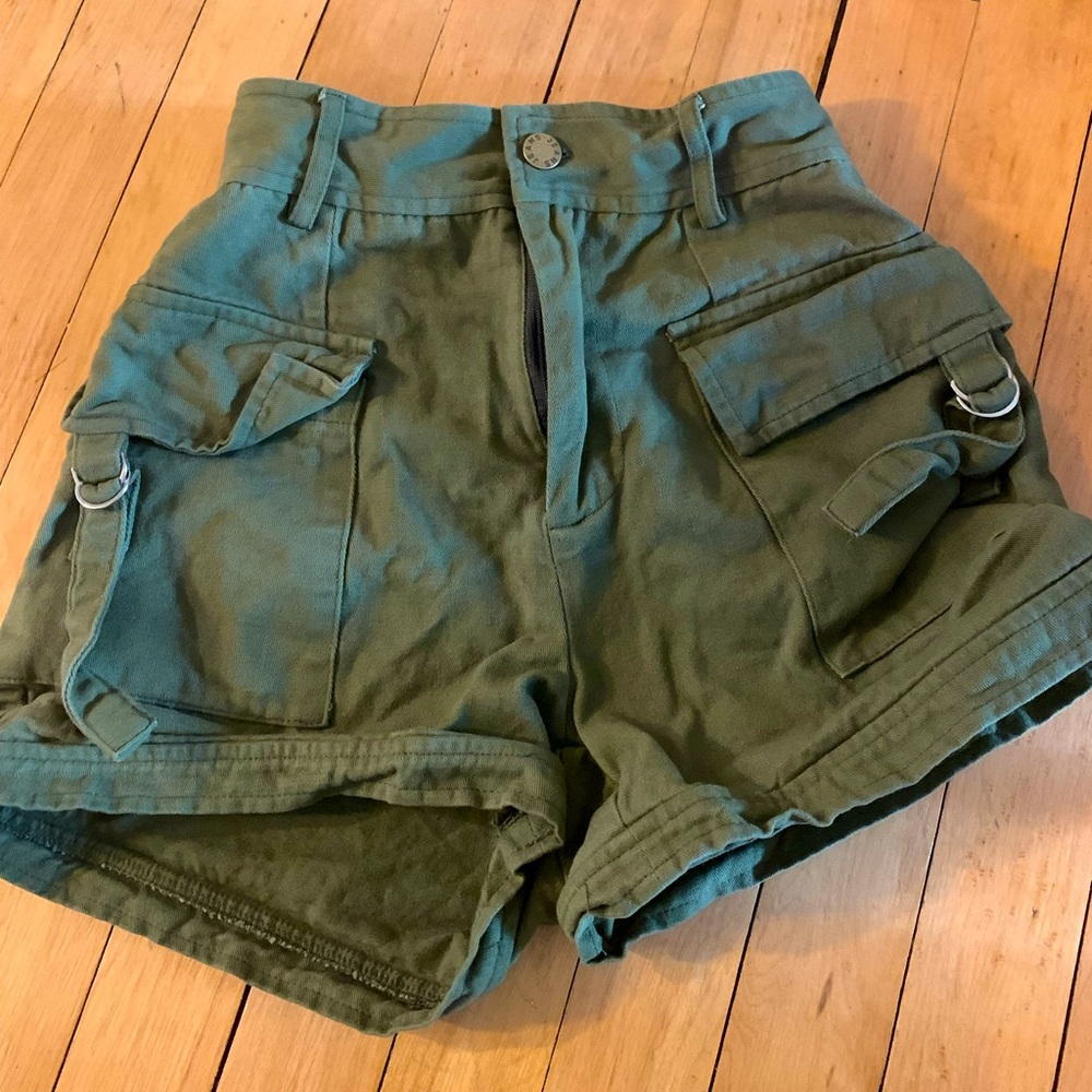 GREEN HIGH WAISTED CARGO SHORTS